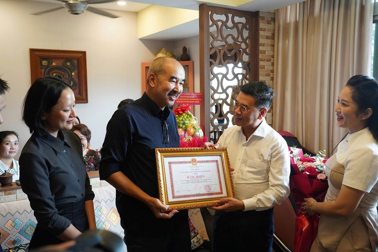 TP Hồ Chí Minh trao bằng khen tặng đạo diễn Bùi Thạc Chuyên